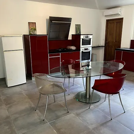 Maison Restitut Vila *